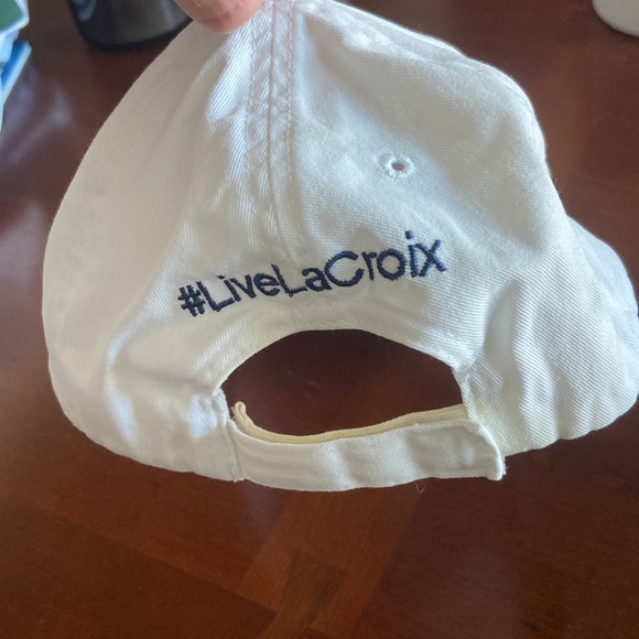 La Croix hat - Picture 2 of 6